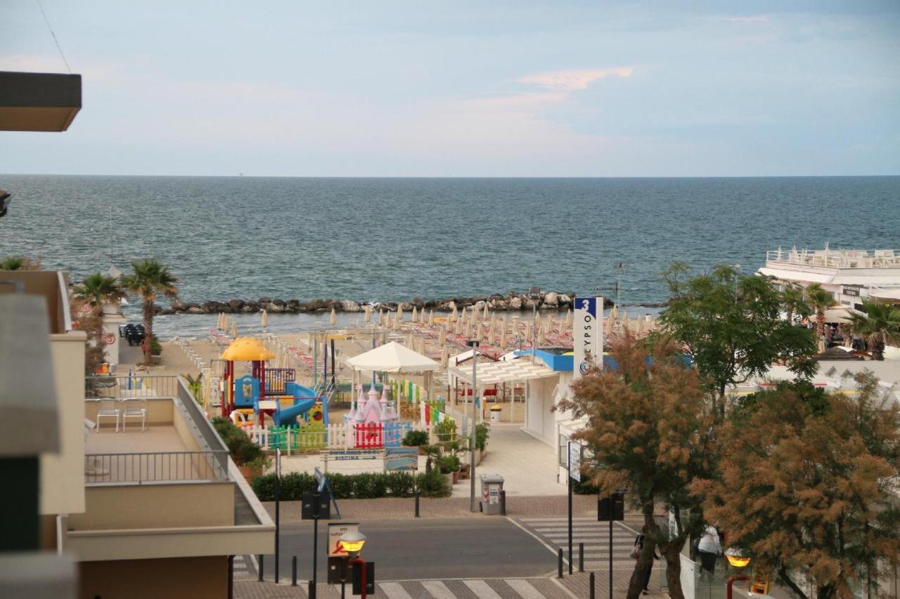 Hotel Baltic Misano Adriatico Esterno foto