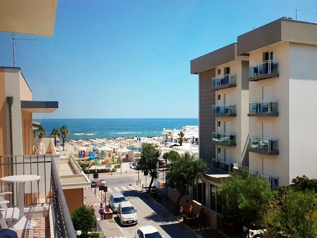 Hotel Baltic Misano Adriatico Esterno foto