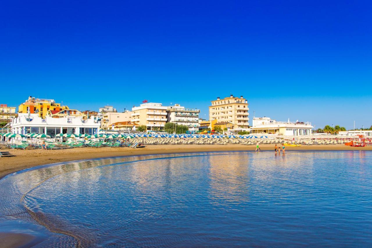 Hotel Baltic Misano Adriatico Esterno foto