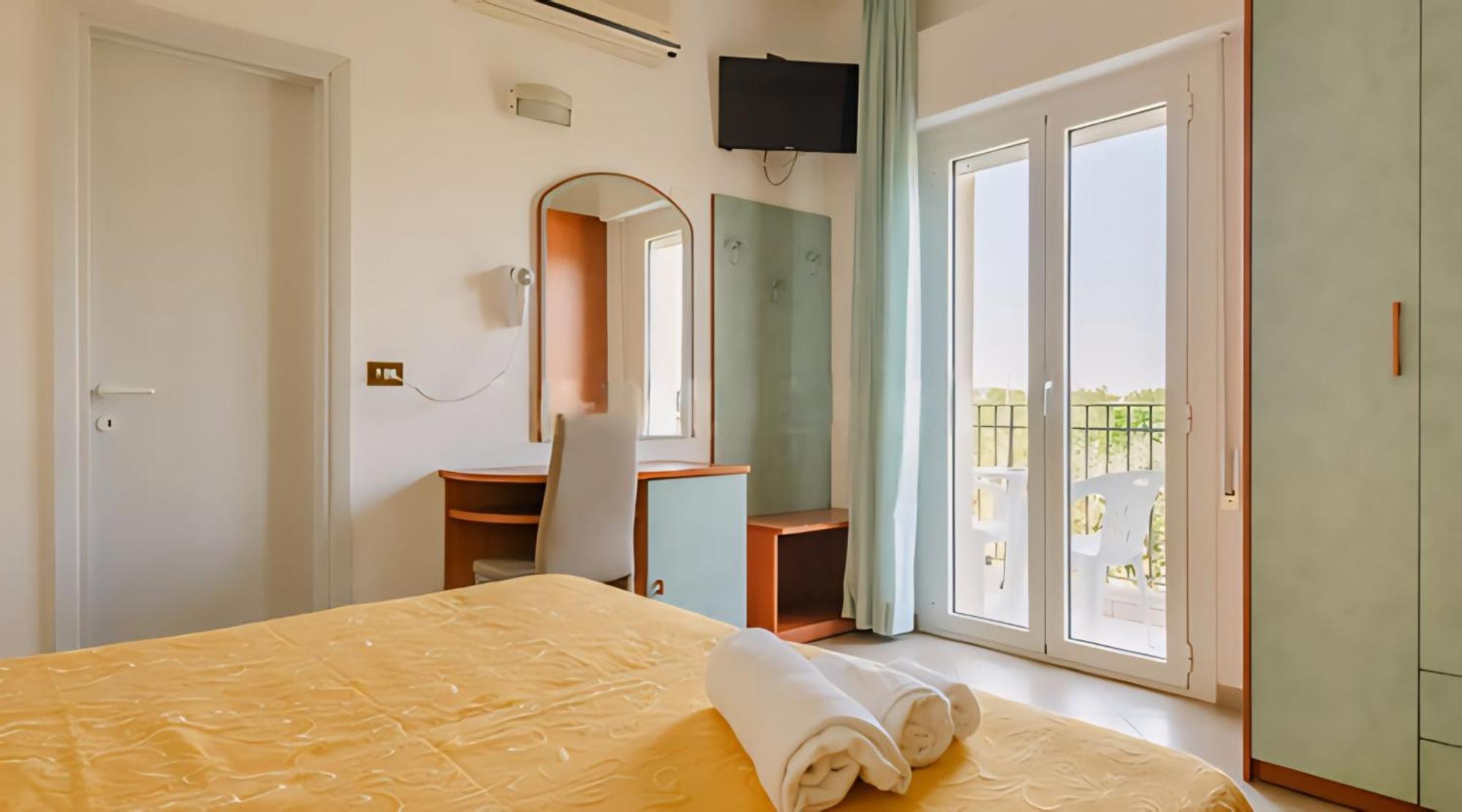 Hotel Baltic Misano Adriatico Esterno foto