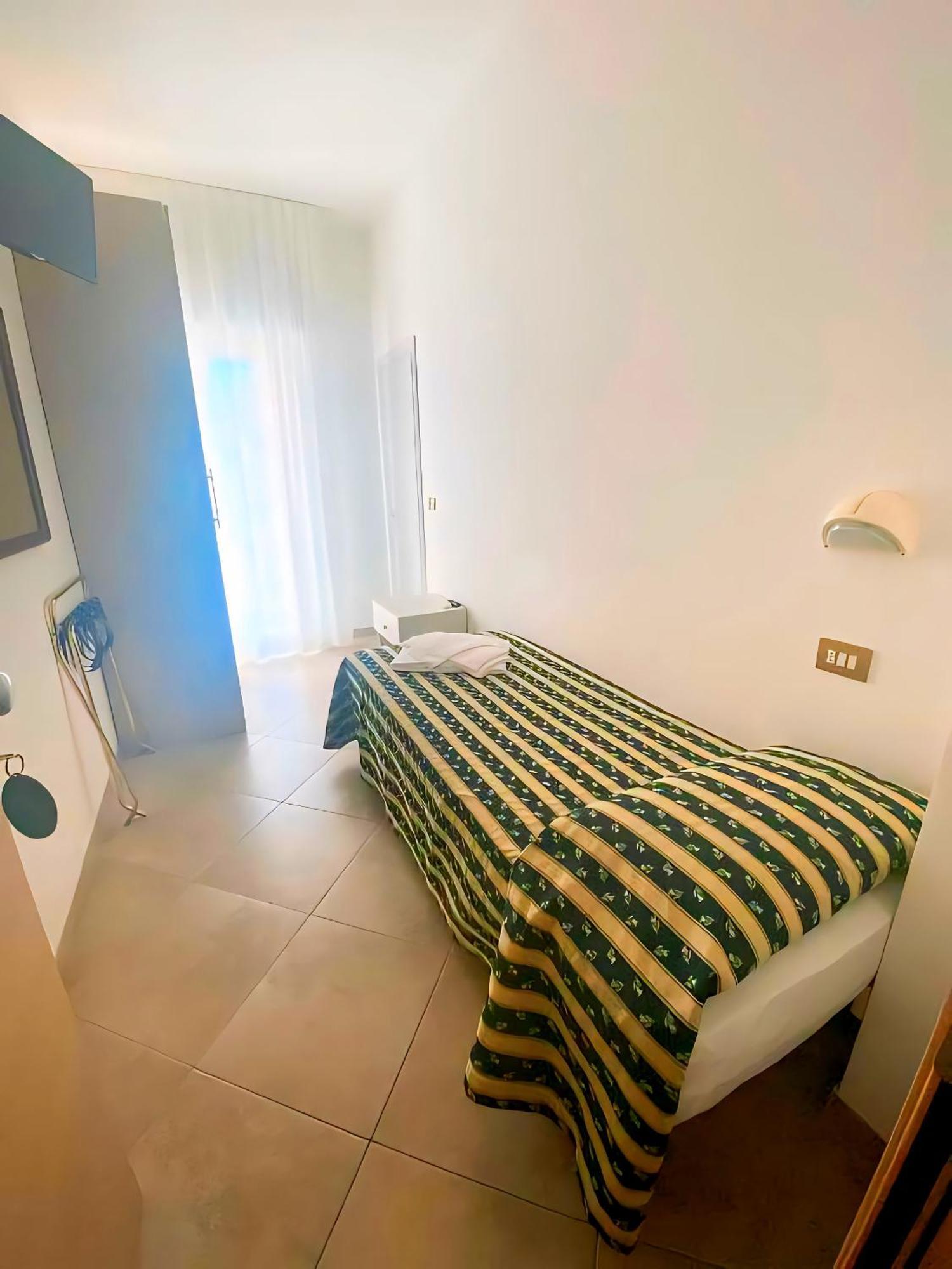 Hotel Baltic Misano Adriatico Esterno foto
