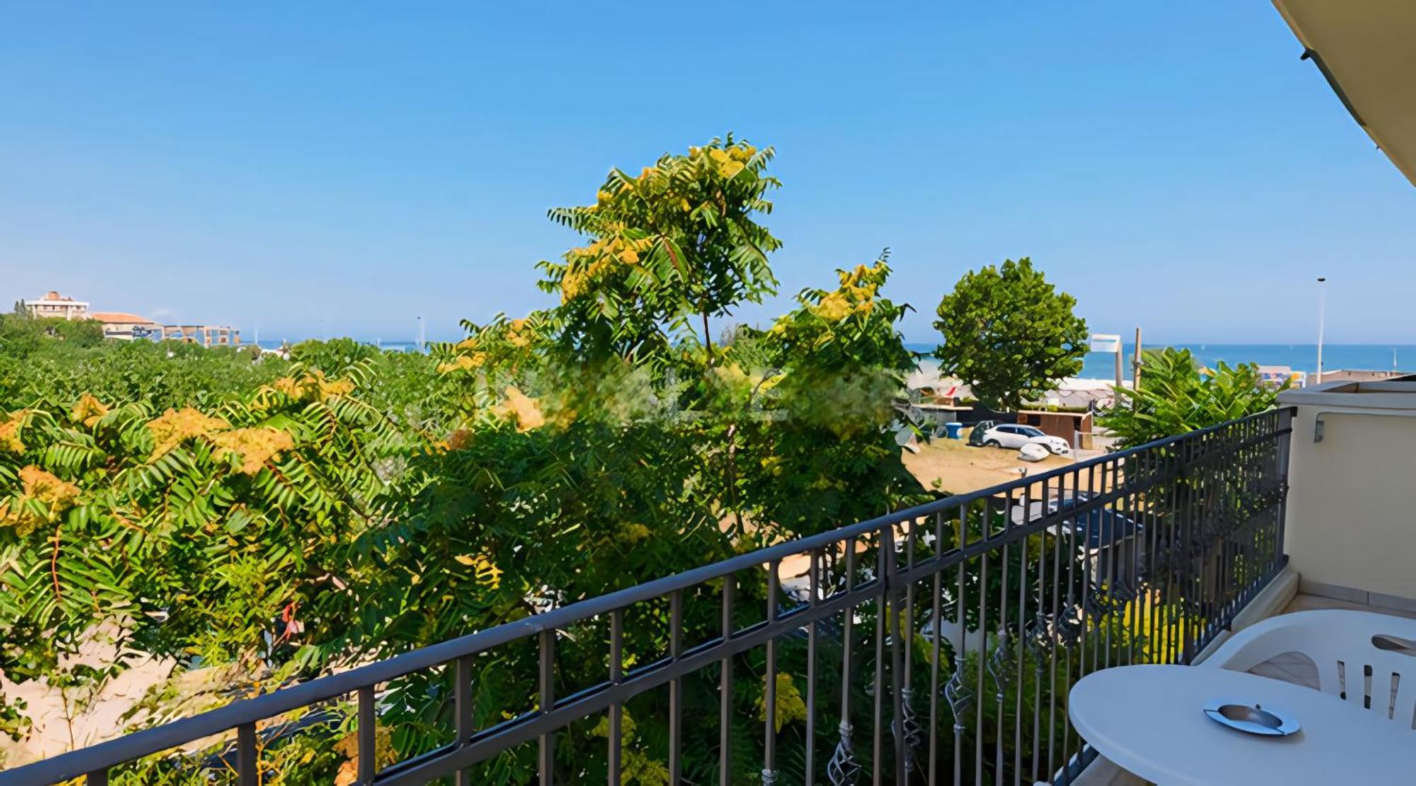 Hotel Baltic Misano Adriatico Esterno foto